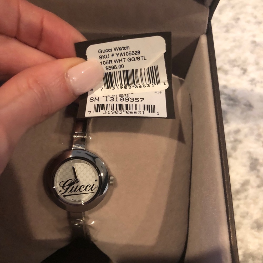 NWT- Gucci Watch - Picture 7 of 9